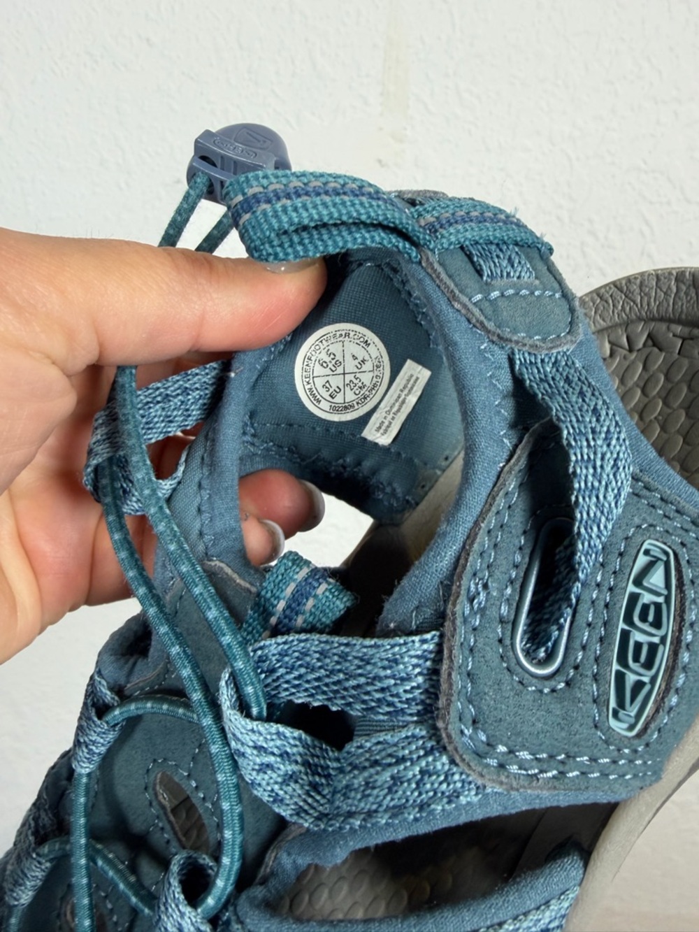 KEEN Strappy Outdoor Sandal, Size 6.5 - Picture 4 of 6